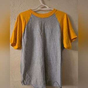 Fruit of the Loom Gray and Yellow Short Sleeve Tee